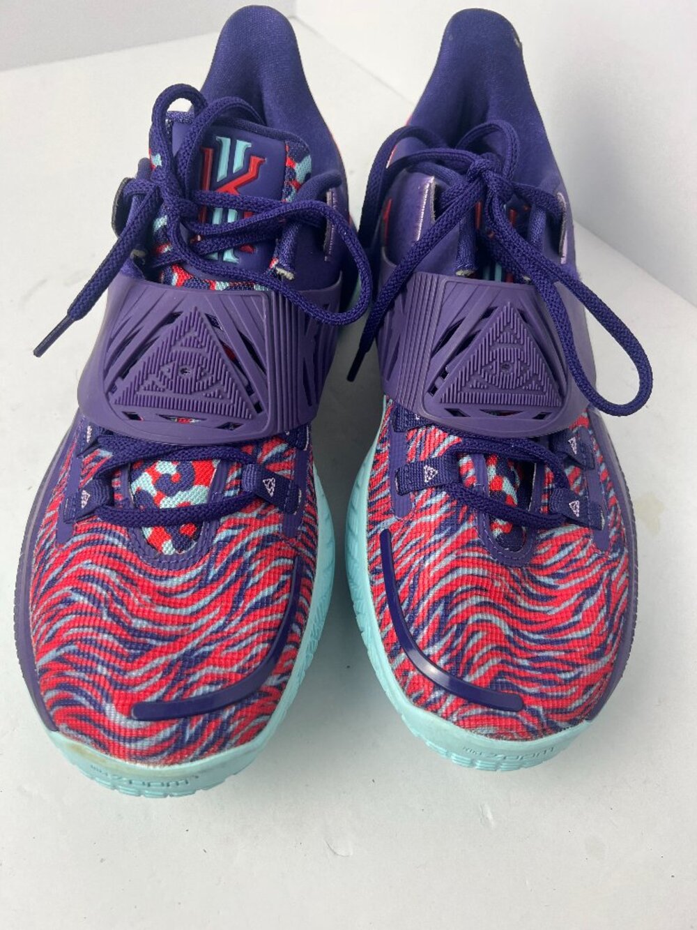 Nike Kyrie Irving size 8.5
